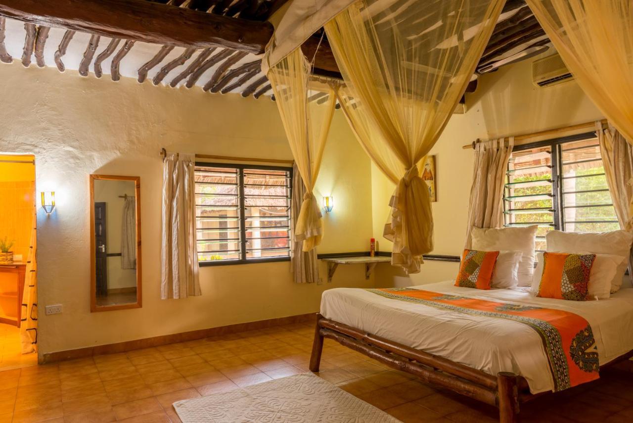 Upani In Diani Bed & Breakfast Диани Бийч Екстериор снимка