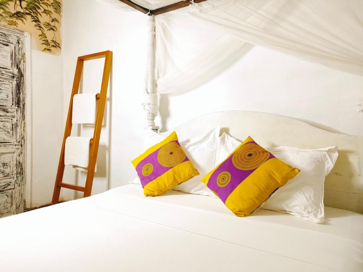 Upani In Diani Bed & Breakfast Диани Бийч Екстериор снимка