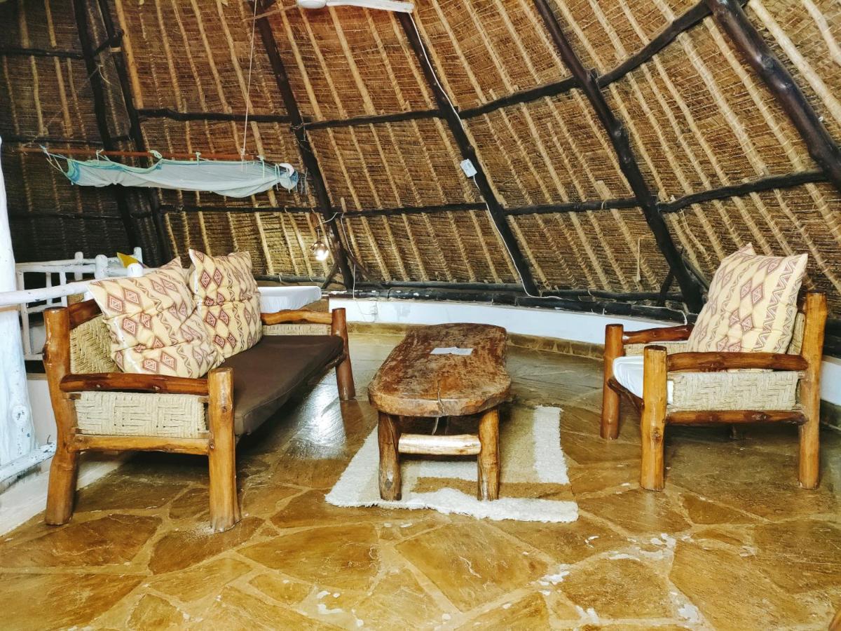 Upani In Diani Bed & Breakfast Диани Бийч Екстериор снимка