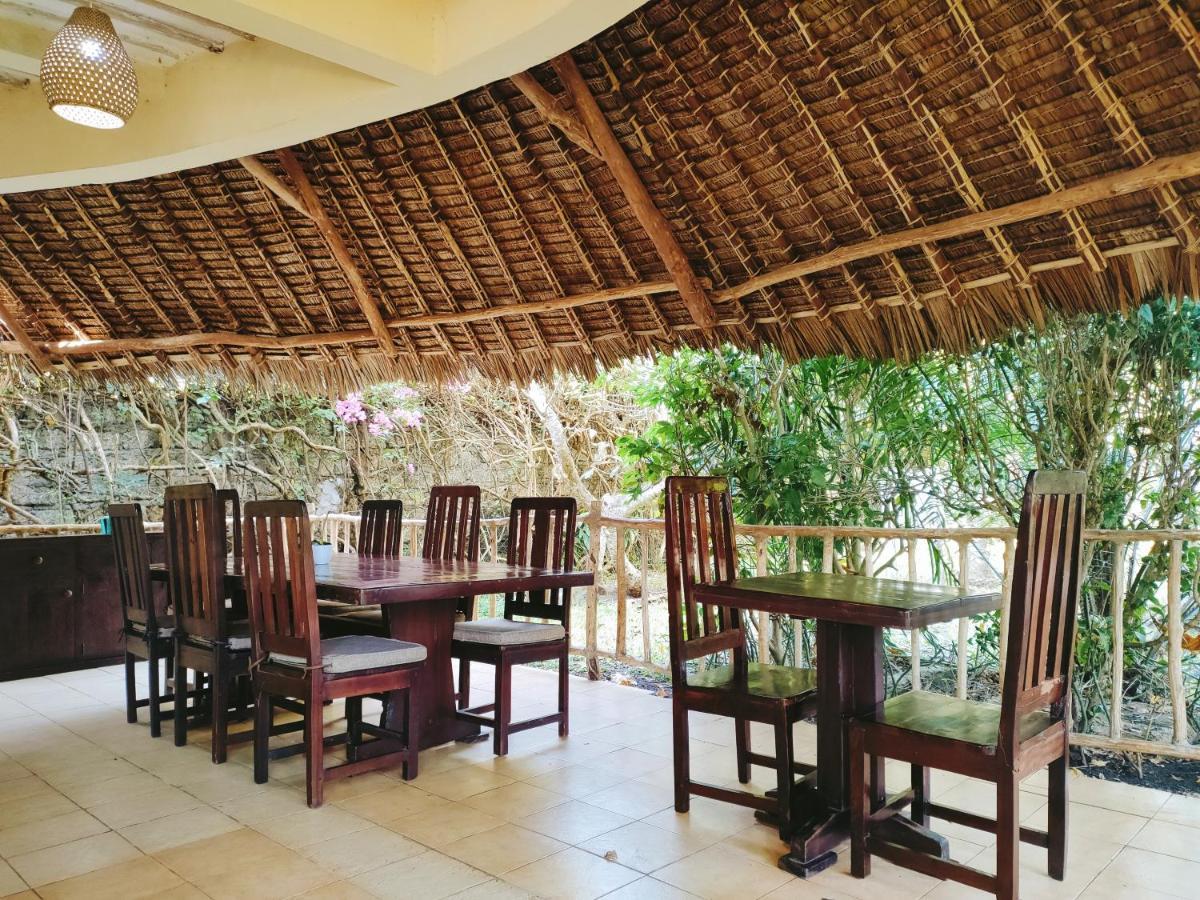 Upani In Diani Bed & Breakfast Диани Бийч Екстериор снимка