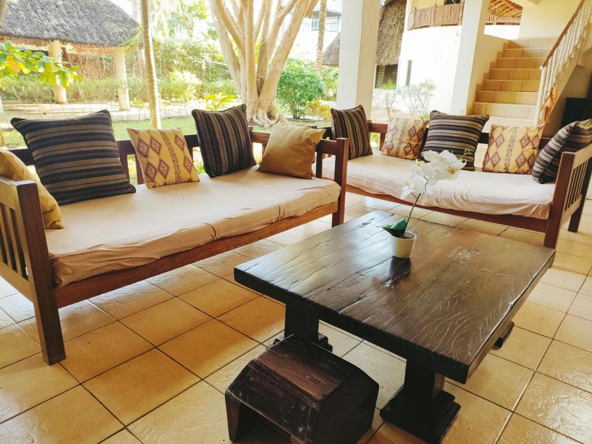 Upani In Diani Bed & Breakfast Диани Бийч Екстериор снимка