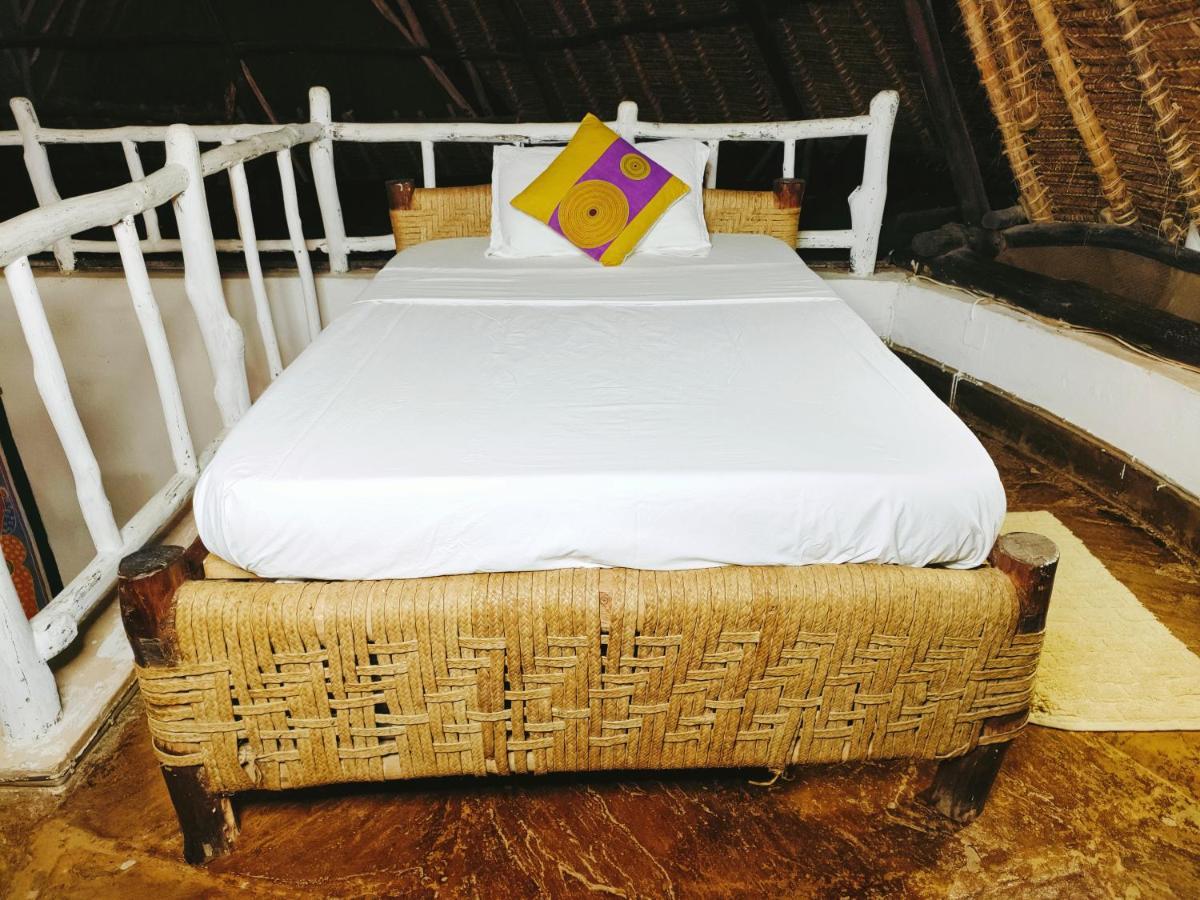 Upani In Diani Bed & Breakfast Диани Бийч Екстериор снимка