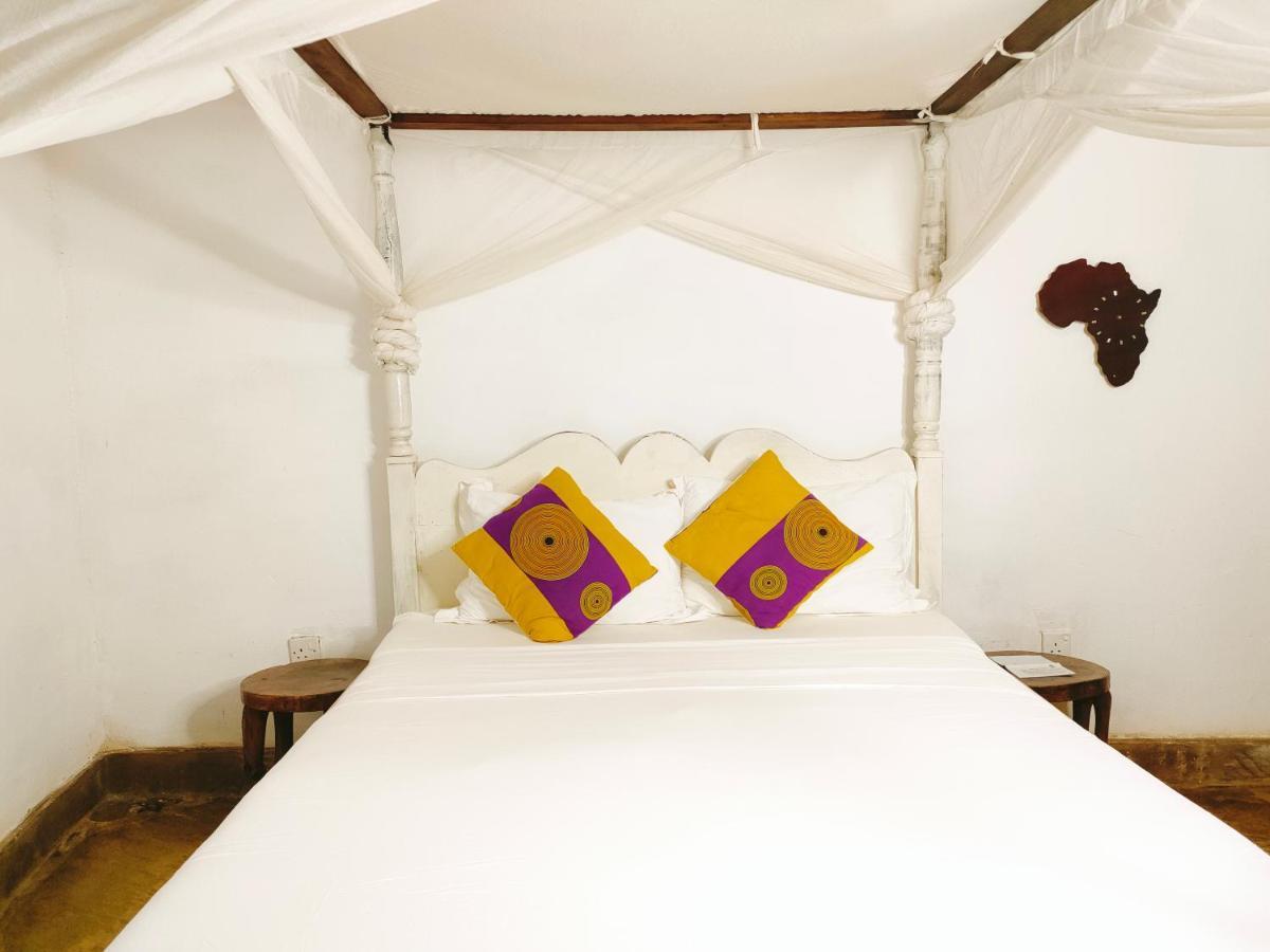 Upani In Diani Bed & Breakfast Диани Бийч Екстериор снимка