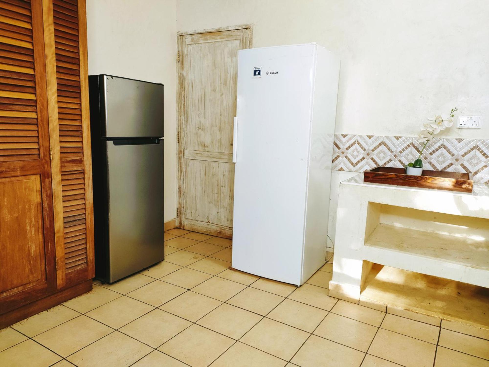 Upani In Diani Bed & Breakfast Диани Бийч Екстериор снимка