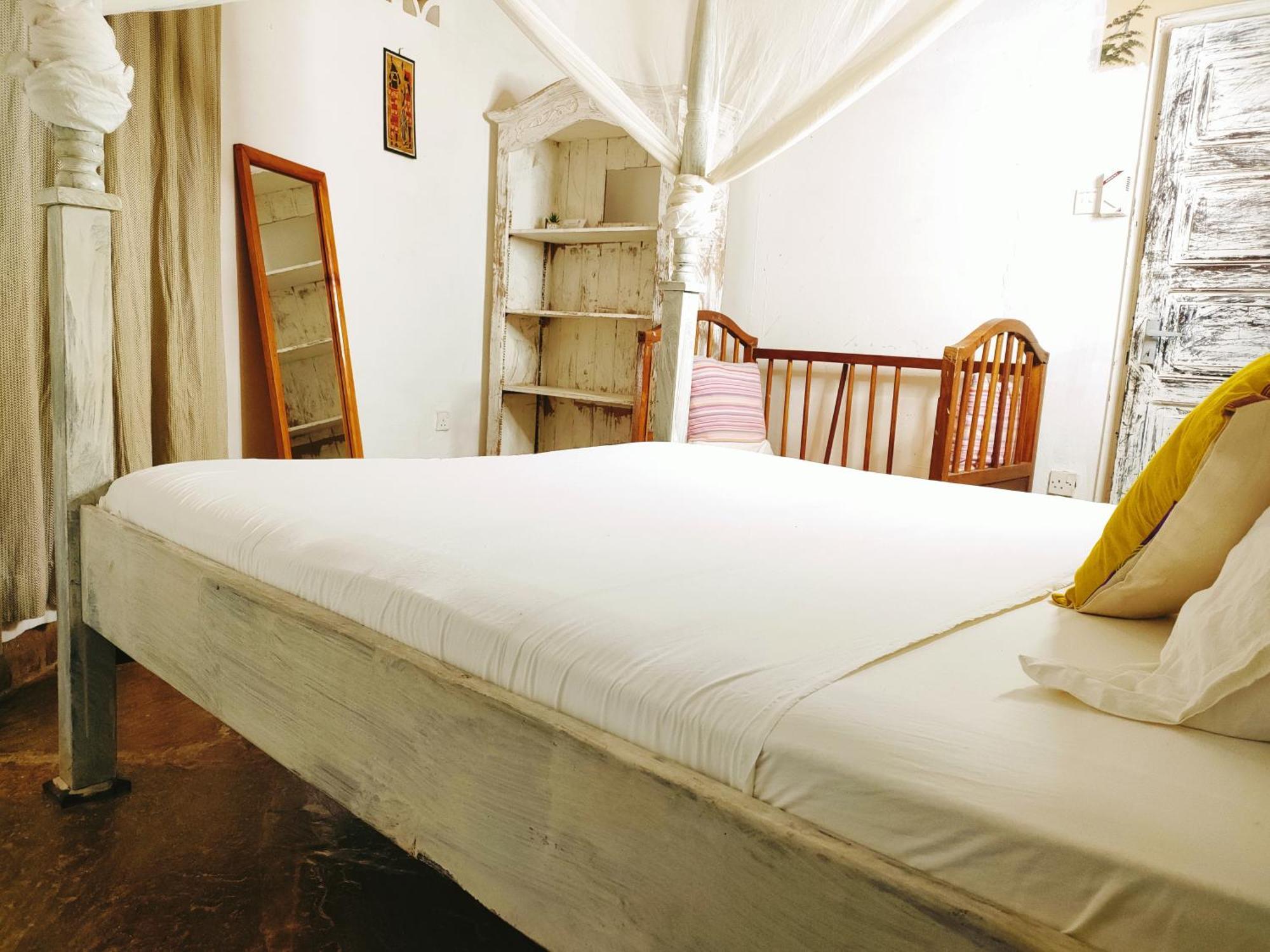 Upani In Diani Bed & Breakfast Диани Бийч Екстериор снимка