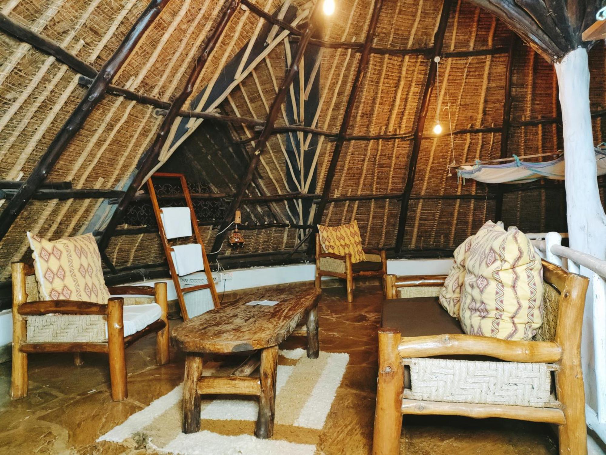 Upani In Diani Bed & Breakfast Диани Бийч Екстериор снимка