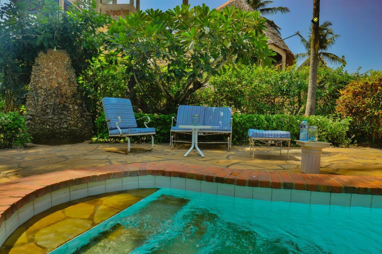 Upani In Diani Bed & Breakfast Диани Бийч Екстериор снимка