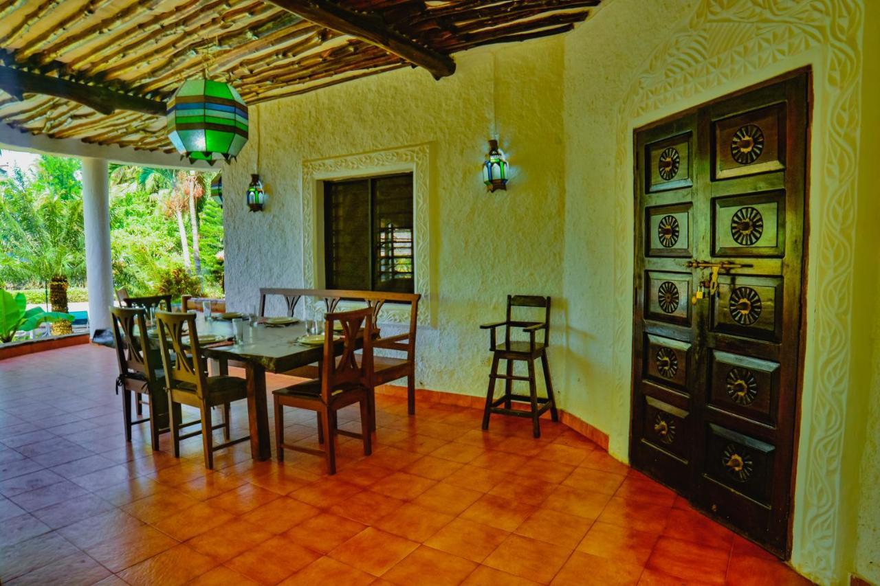 Upani In Diani Bed & Breakfast Диани Бийч Екстериор снимка