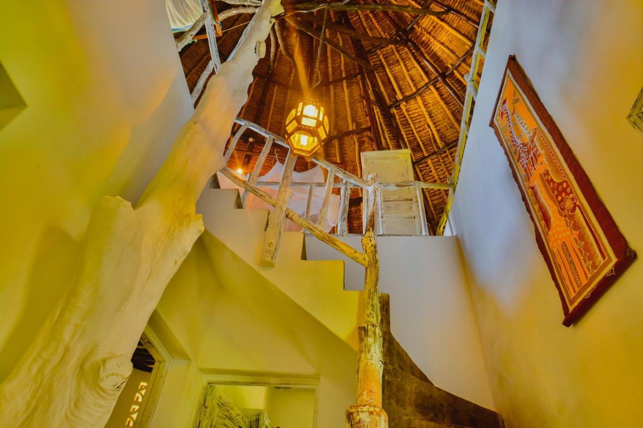 Upani In Diani Bed & Breakfast Диани Бийч Екстериор снимка