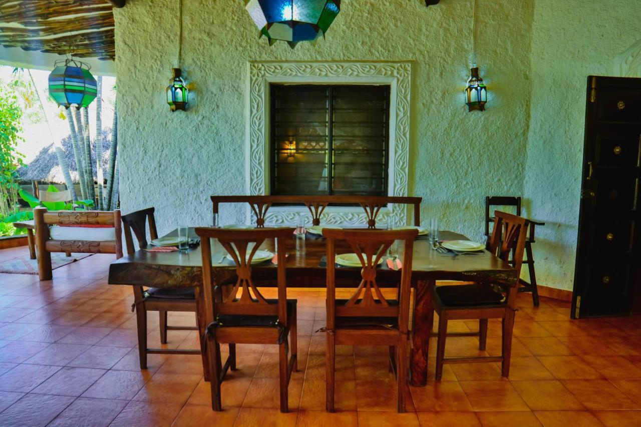 Upani In Diani Bed & Breakfast Диани Бийч Екстериор снимка