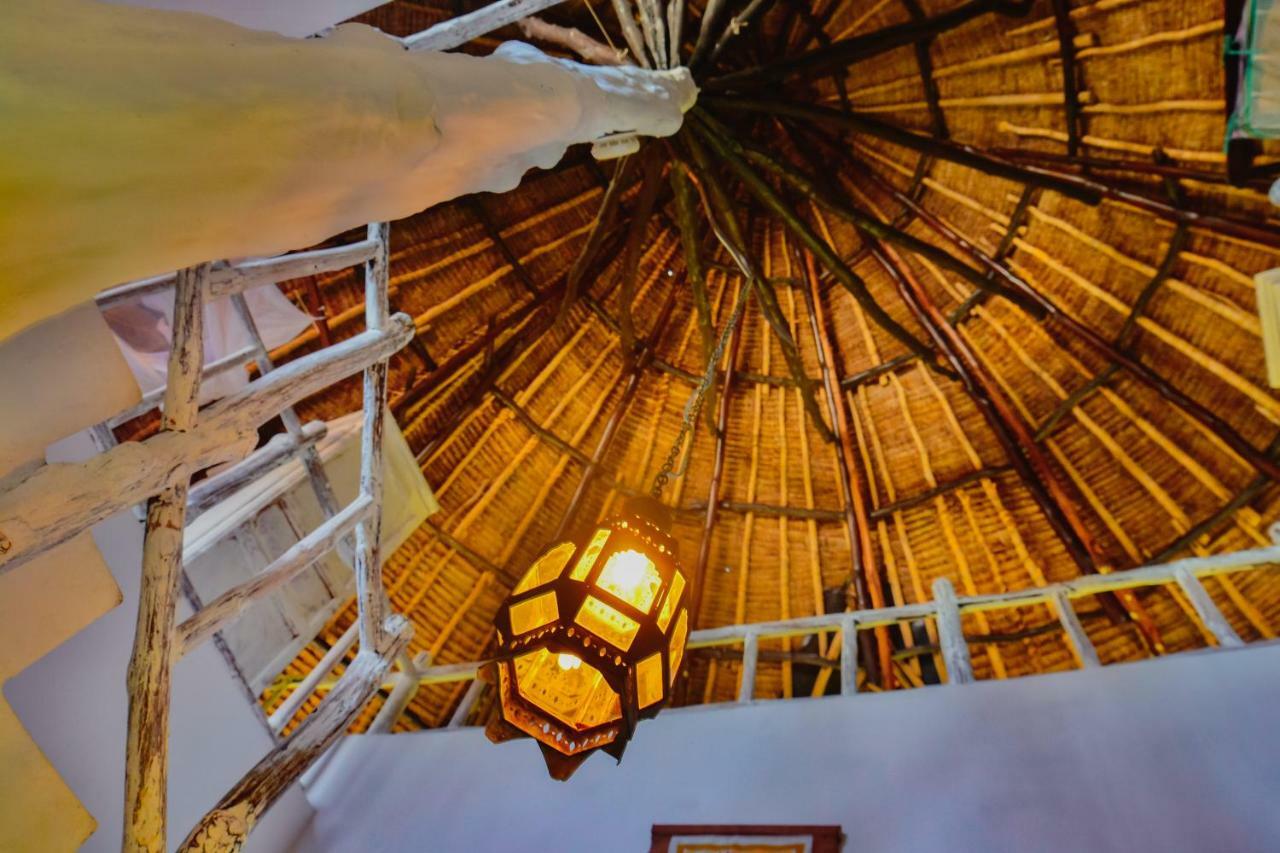 Upani In Diani Bed & Breakfast Диани Бийч Екстериор снимка